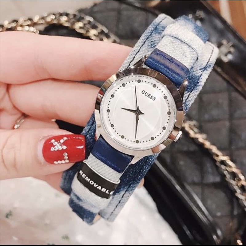 Đồng Hồ Nữ Guess dây da vải Jean case 30mm