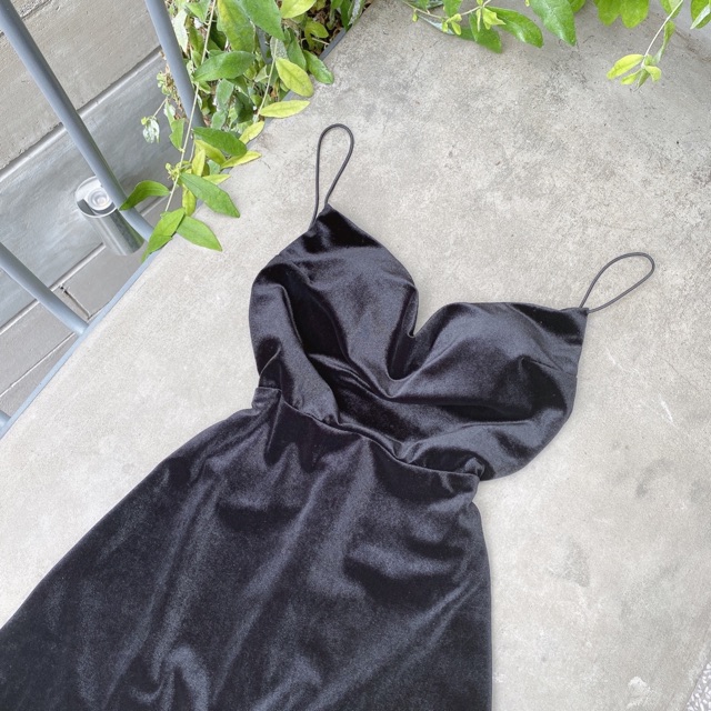 ĐẦM 2 DÂY ĐEN CỔ ĐỔ HỞ LƯNG XẺ ĐÙI MS56 | BigBuy360 - bigbuy360.vn