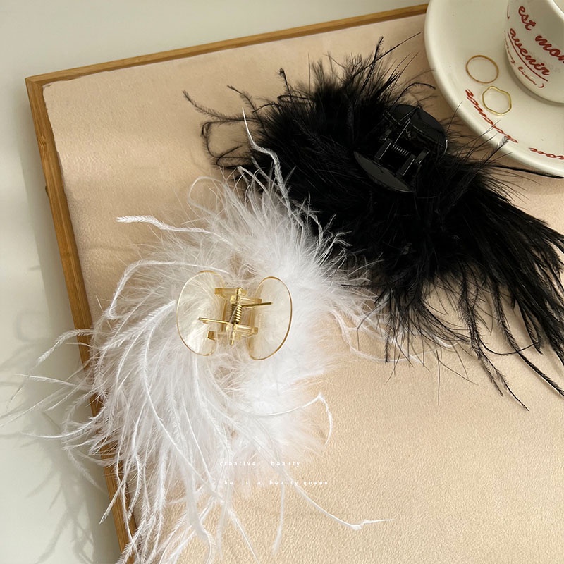 Kẹp Tóc Hình Cá Mập Phối Lông Vũ Đáng Yêu Cho Nữ