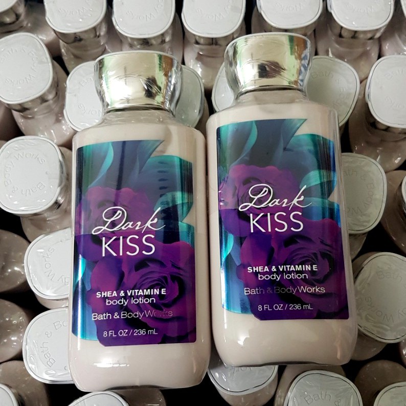 Sữa dưỡng thể Bath Body Works Dark Kiss với Vitamin E 236ml