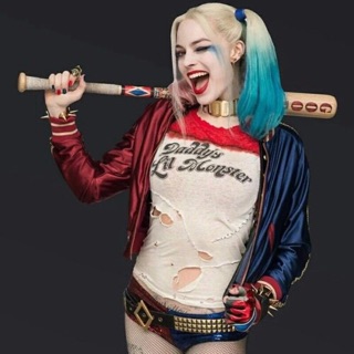 Bạn là fan cuồng của Harley Quinn nhưng lại muốn để tiền túi được thở phào? Đừng bỏ lỡ cơ hội sở hữu bức ảnh về Harley Quinn giá rẻ nhưng không kém phần nổi bật!