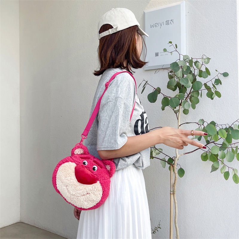 Túi đeo chéo họa tiết gấu dâu tây dễ thương xinh xắn thời trang