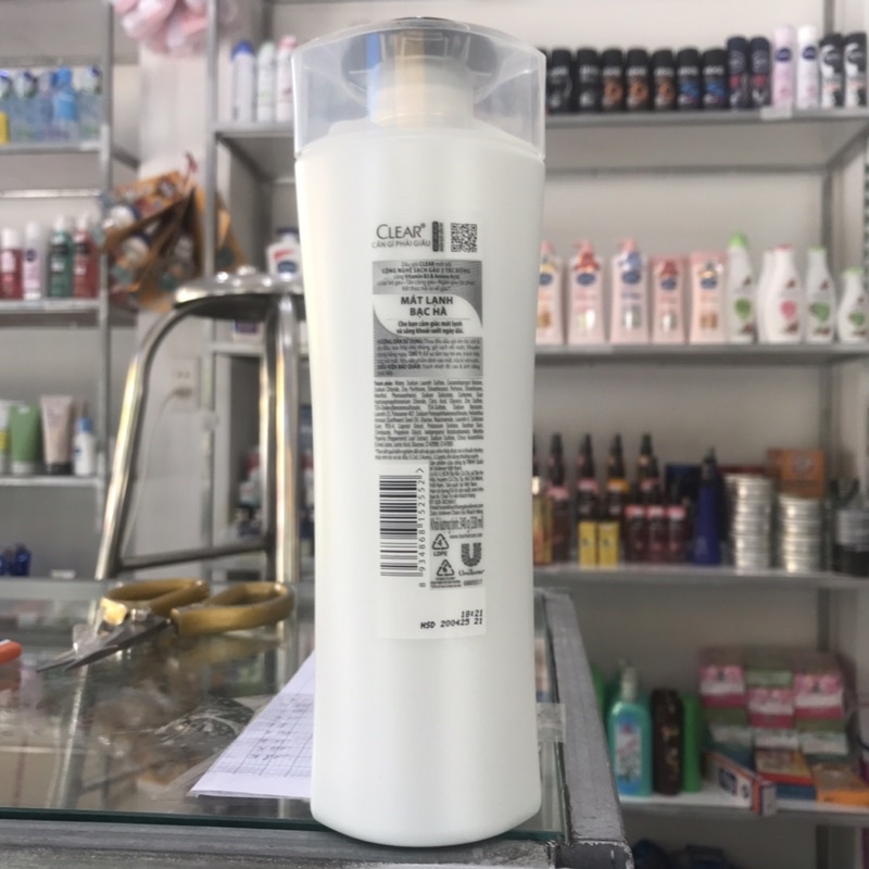 Dầu gội sạch gàu Clear mát lạnh bạc hà 340ml