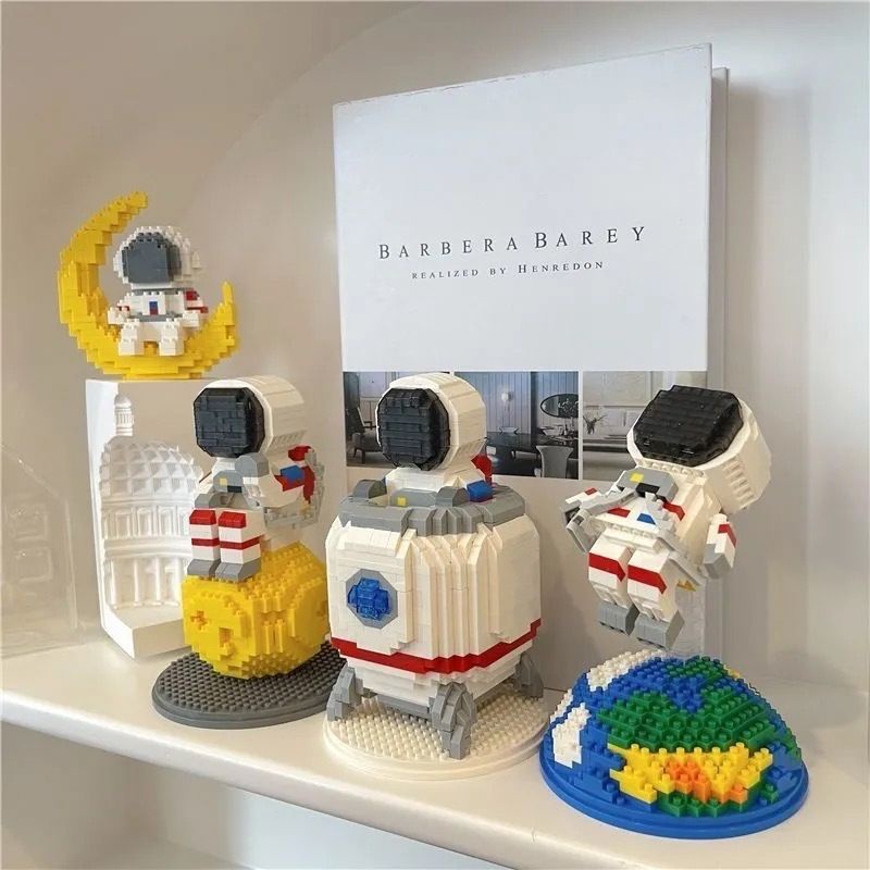 Lego Phi Hành Gia có lồng kính nhựa mô hình lắp ráp decor Nhà Du Hành đồ chơi lắp ghép vũ trụ đáy gỗ