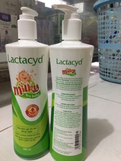 Sữa tắm lactacyd vòi