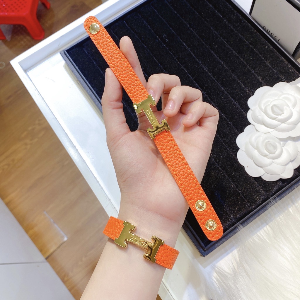 Vòng tay nữ dây da cao cấp Ròm House hoạ tiết và logo thương hiệu cao cấp - VTDBT01806