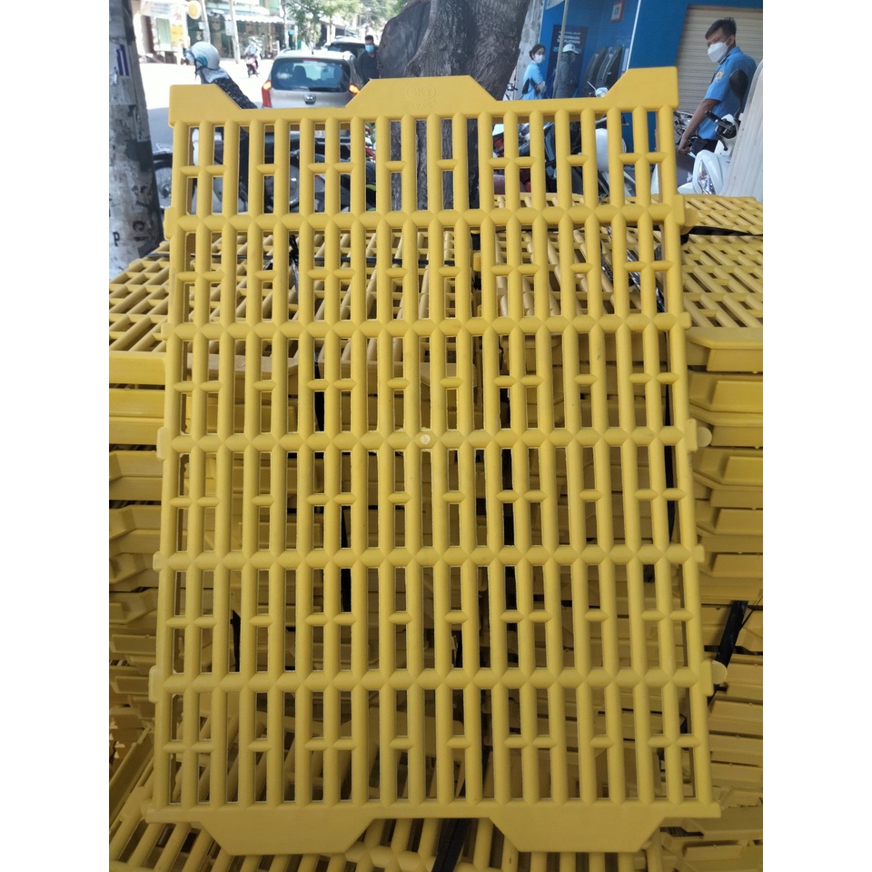 Tấm lót sàn chuồng thú cưng (vàng lớn 40x55cm loại siêu bền nặng 1,7kg) tấm nhựa lót sàn chó mèo