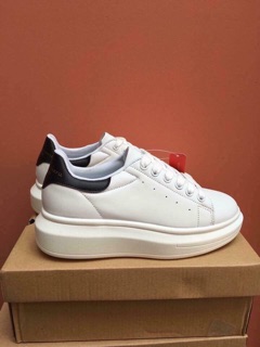 Giày sneaker nữ