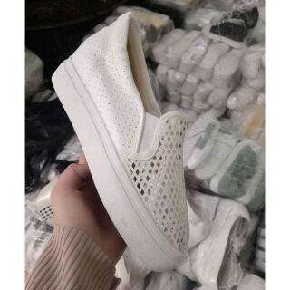 Giày slip on trắng đính lấp lánh, nâng đế 3p,