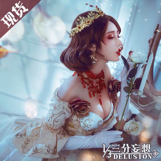 Set đồ cosplay Red Lady trong Identity V