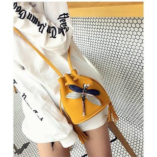 Túi đeo chéo đính hình chuồn chuồn