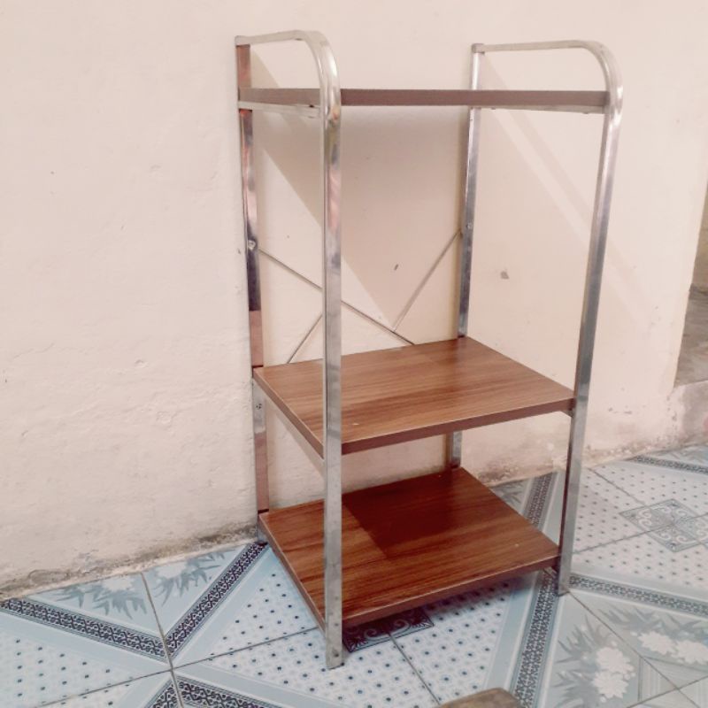 Kệ 3 tầng ! chất liệu khung inox ốp gỗ chống thấm.để lò vi sóng,nồi chiên không dầu,và rất nhiều vật dụng cần thiết !