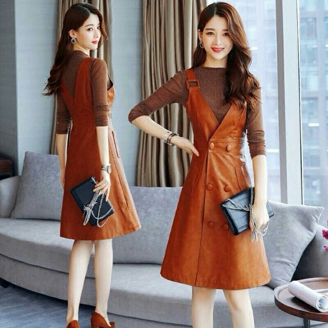 Đầm yếm phối nút sang trọng