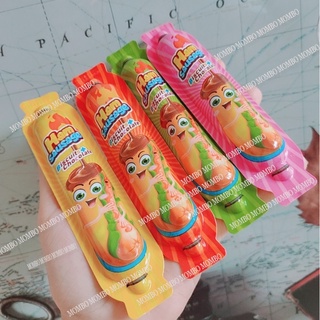 Xúc xích hình que sô cô la bánh quy sữa và mứt sô cô la