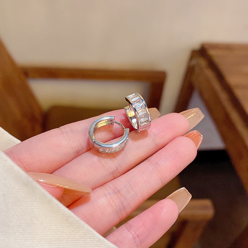 Bông Tai Bạc 925 Hình Tròn Đính Đá Zircon Siêu Sáng Bóng Hợp Thời Trang