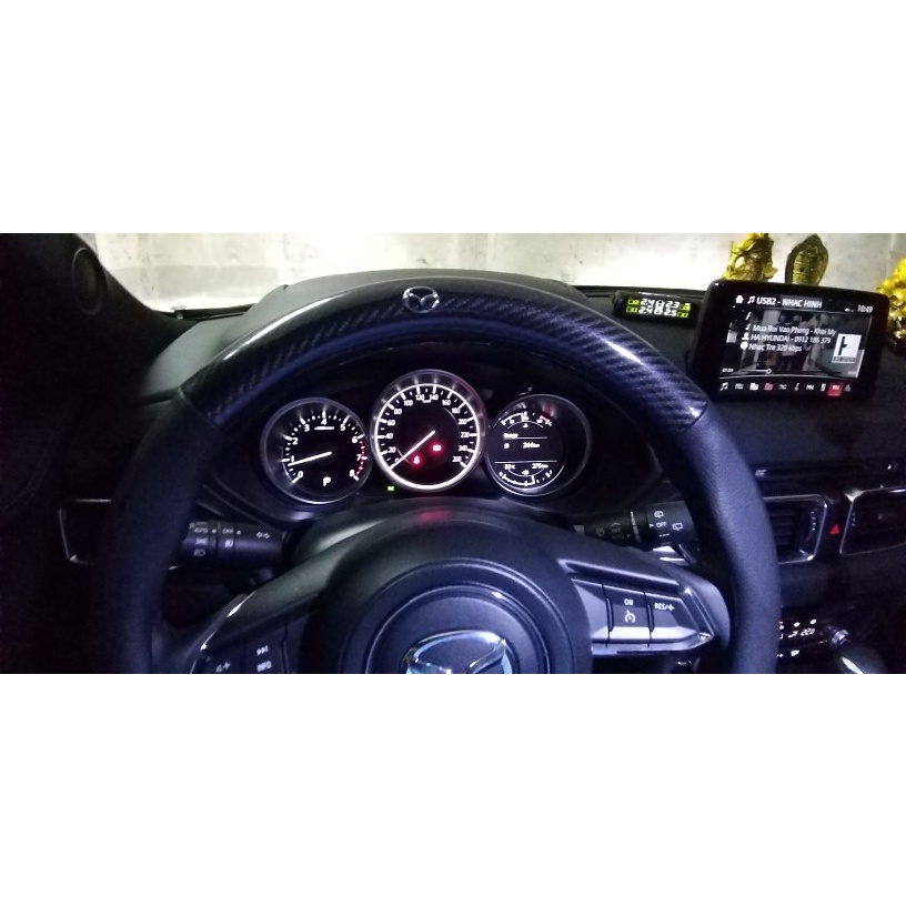 Bọc vô lăng ô tô Da vân Carbon kiểu dáng thể thao logo hãng xe,không gây mùi, chống trơn trượt