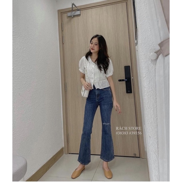 Quần jeans xanh ống loe rách gối