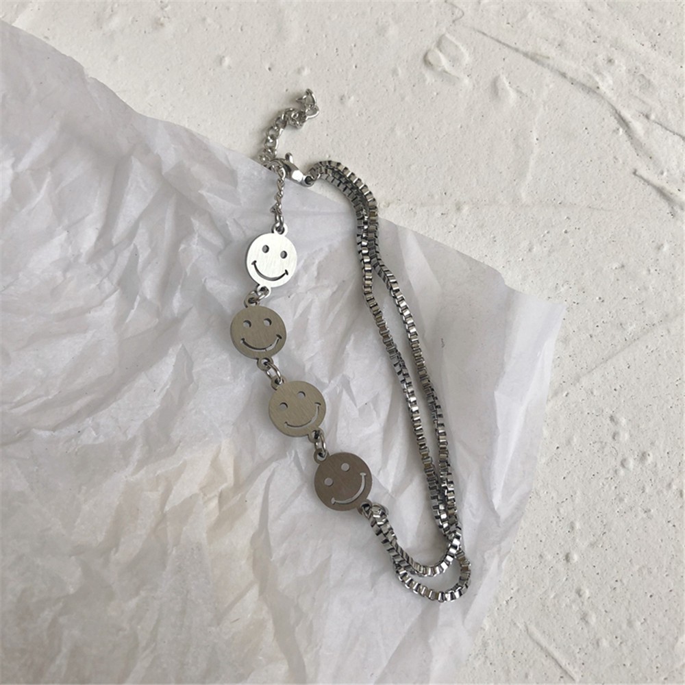 Vòng Tay Bằng Hợp Kim Thiết Kế Hình Mặt Cười Cá Tính