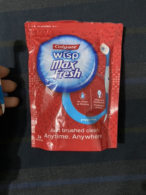 Bàn chải mini Colgate Wisp Max Fresh dùng một lần - đánh răng không cần nước hay kem đánh răng