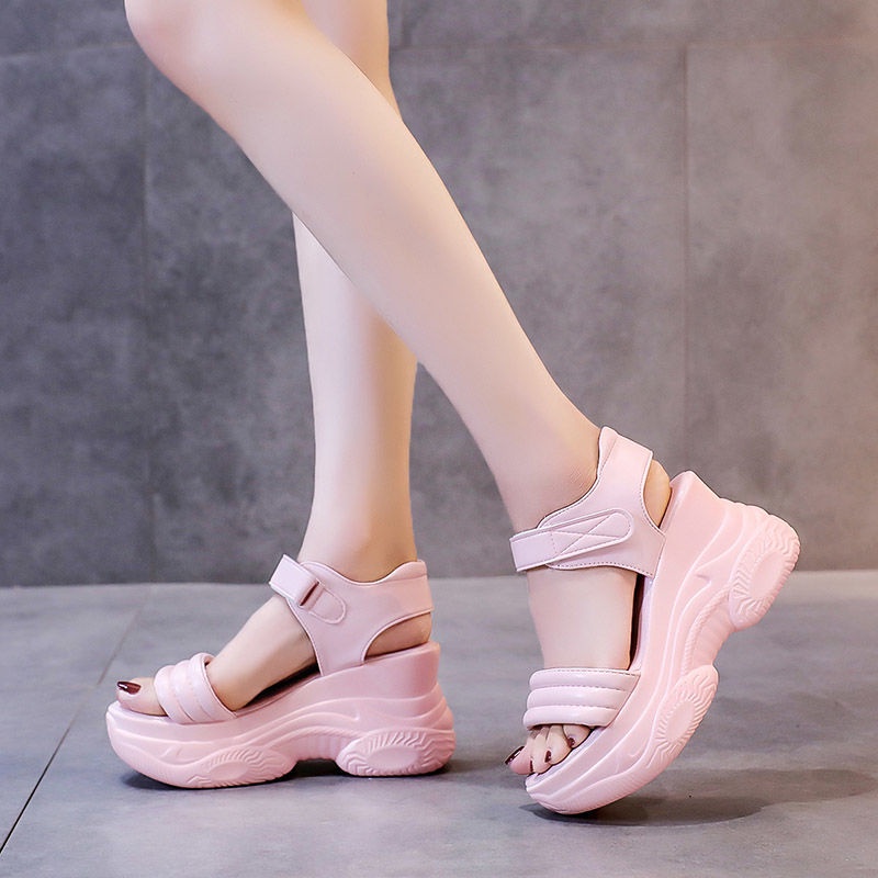 Giày Sandal Đế Dày Tăng Chiều Cao Mùa Hè 2022 Màu Đen Phong Cách Roman Dễ Phối Đồ Cho Nữ