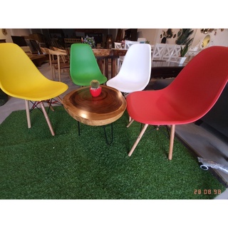 Ghế Eames nhập khẩu chân gỗ