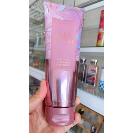 Kem dưỡng thể Bath & Body Works Pink Velvet Cupcake Ultra Shea tuyp 226g