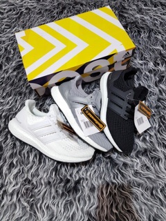 Ultra boost đen đế trắng