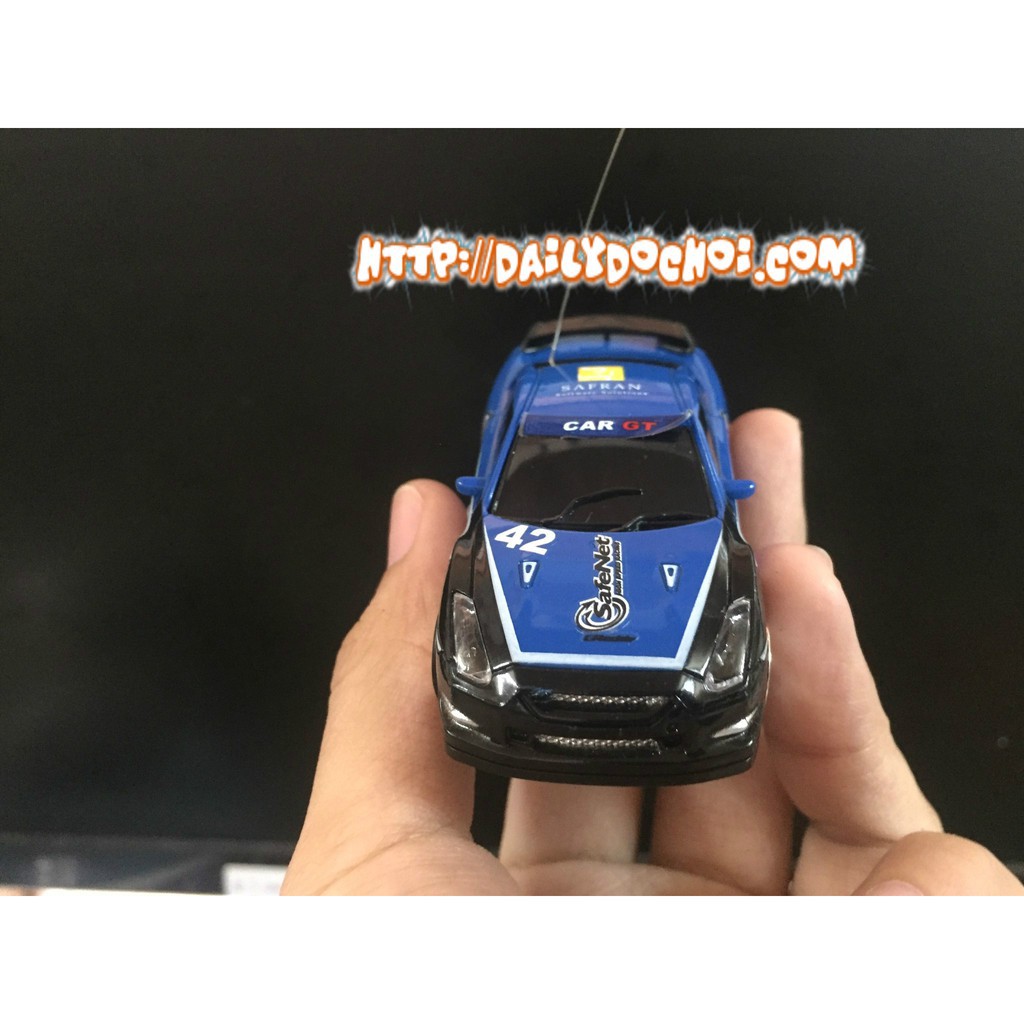 Ô tô mini điều khiển đựng trong lon coca