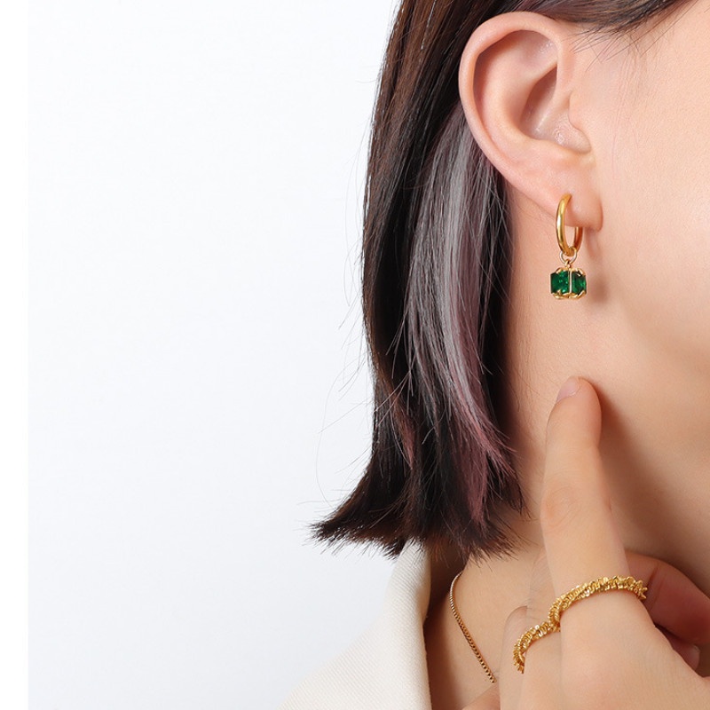 Bông Tai Tòn Ten Đá Nhân Tạo Màu Xanh Lá Titan Ko Han Rỉ TT 3955