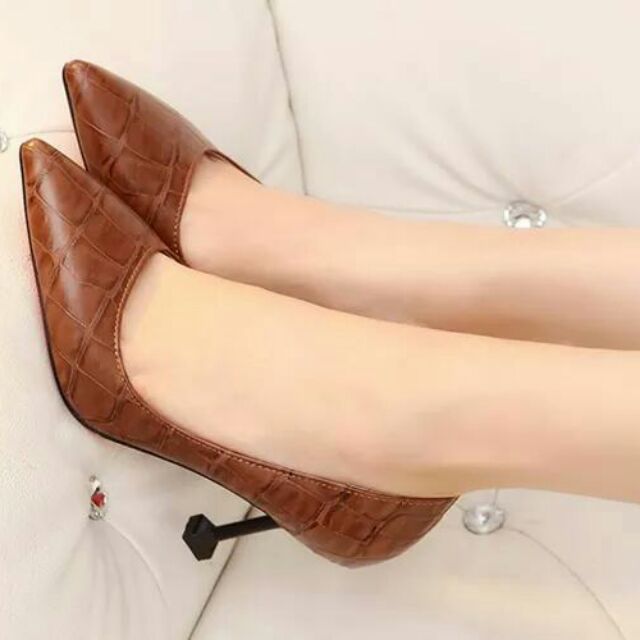 Giày Đổi Thay