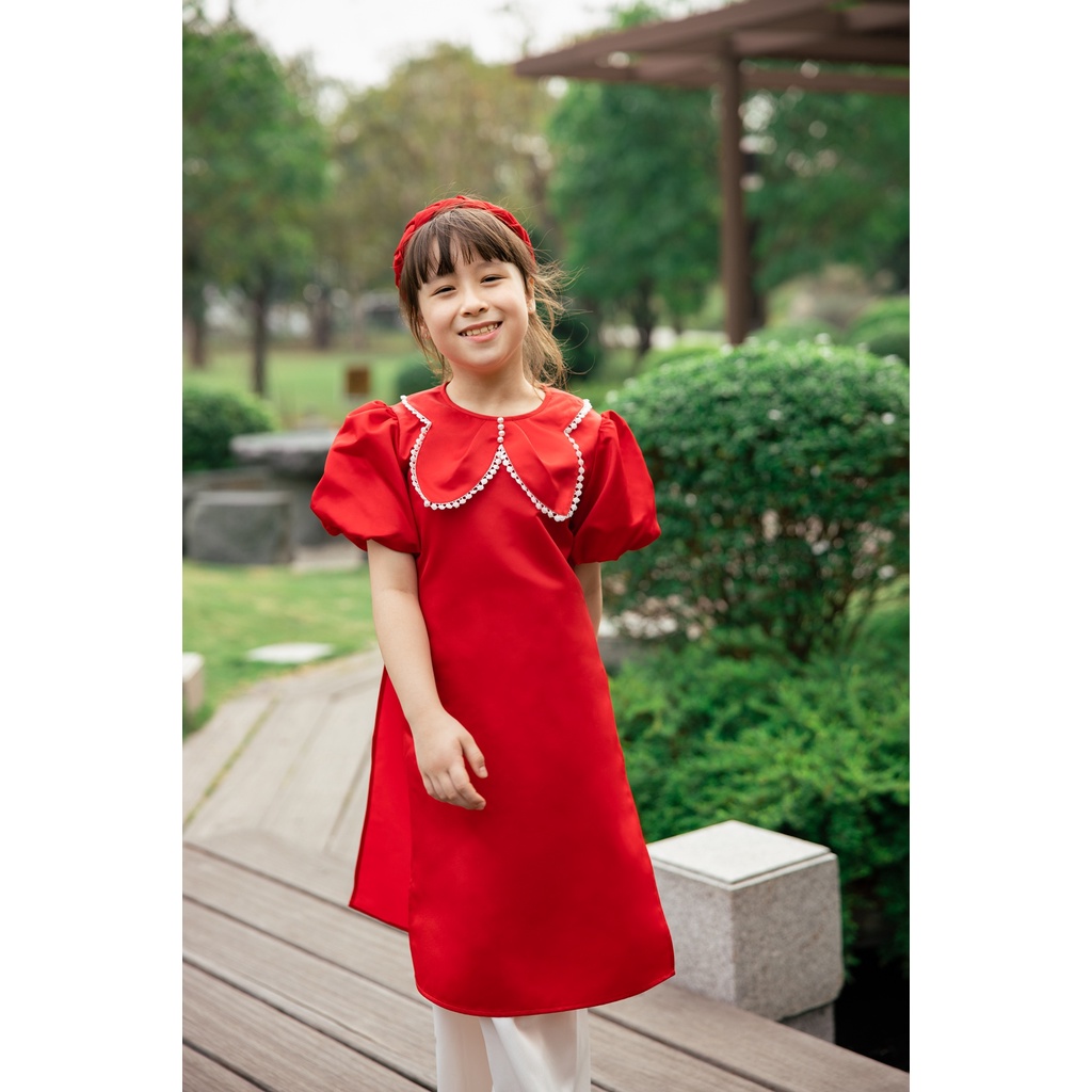Áo dài cho bé gái BYZU kiểu áo dài cách tân viền ren nơ đỏ phối tay bồng, chất liệu tafta lụa cao cấp
