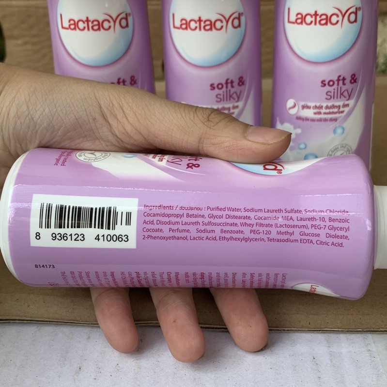 Dung dịch vệ sinh Lactacyd soft & silky 150ml ( mầu tím )