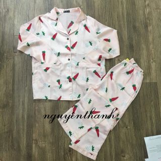 Bộ Pijama lụa satin họa tiết được chọn mẫu vải
