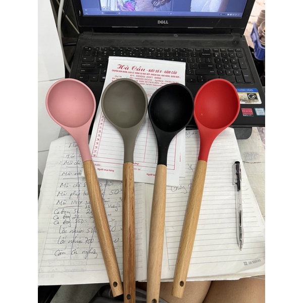 Môi xẻng silicon cán gỗ Hàn Quốc siêu xinh