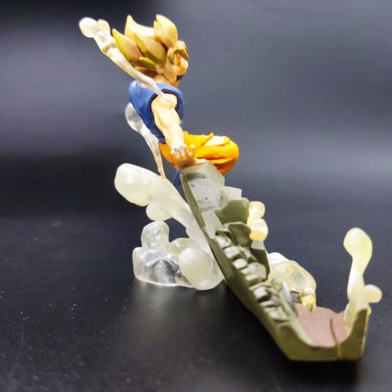 Mô hình chính hãng Bandai HG Dragon Ball Z Goku cảnh chưởng Buu