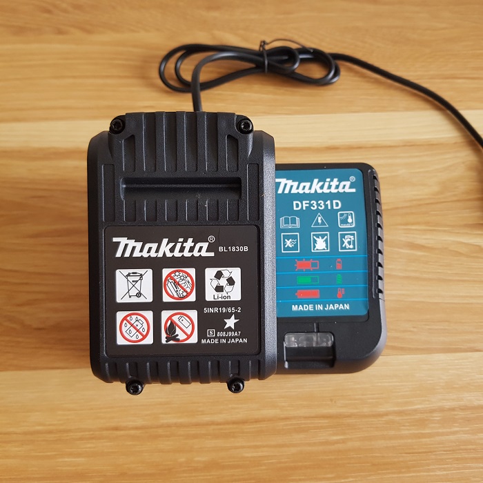Sạc pin đa năng Makita và Dewalt 20V tự ngắt khi đầy, tương thích với nhiều loại máy khoan, máy bắt vít, máy siết bulong