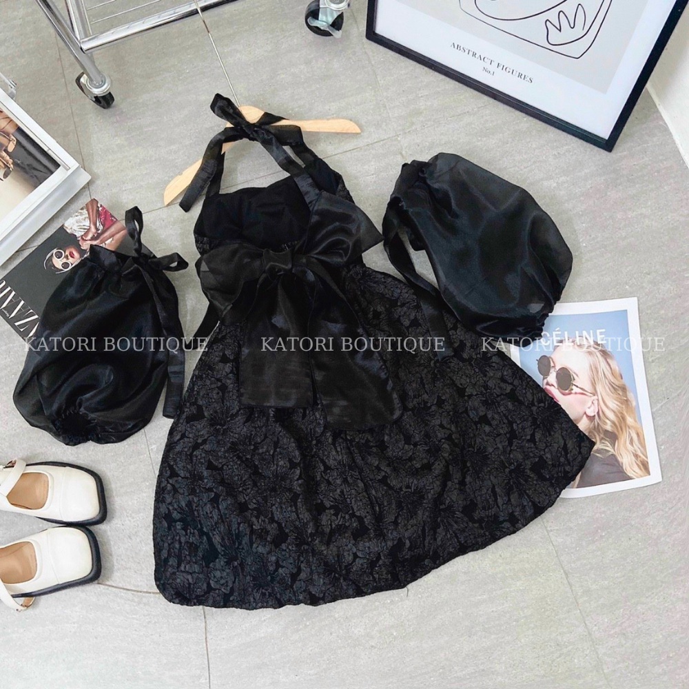 Đầm Gấm Hoa Nối Cổ Yếm Phối Tay Voan Rớt Nơ Lưng + Có Kèm Buộc Tóc Nơ