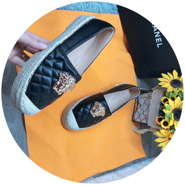Giày slipon trần chỉ versace