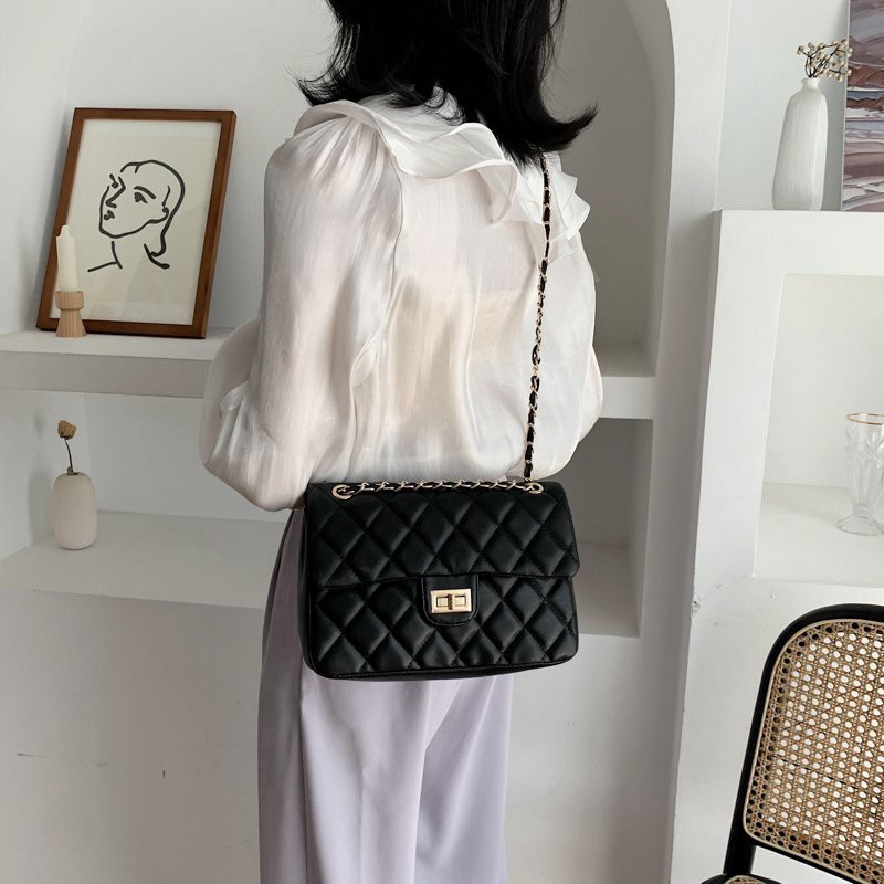 Túi da nữ trần trám khóa ngang - MA199