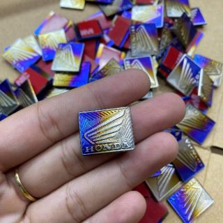 Tem titan cánh chim đồng hồ