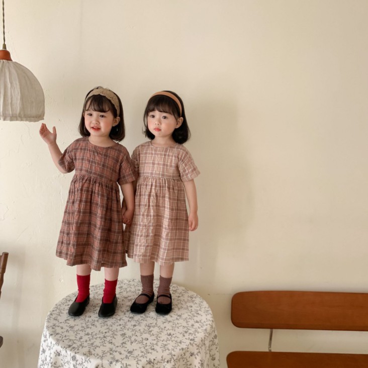 Đầm ca rô ngắn tay Vintage cho bé D526