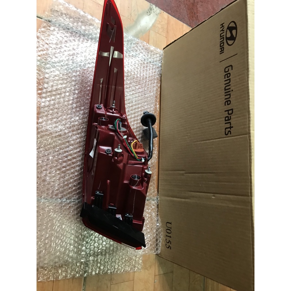 ĐÈN HẬU MẢNH NGOÀI HYUNDAI ACCENT 2018 BẢN KHÔNG LED CHÍNH HÃNG