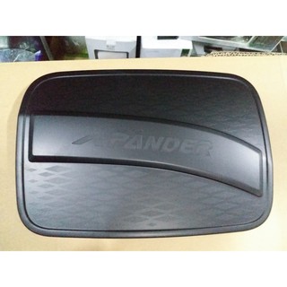 Ốp nắp xăng đen Mitsubishi Xpander