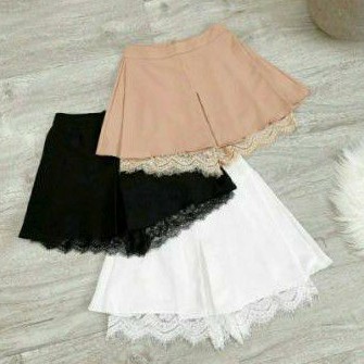 Chân váy xòe phối ren