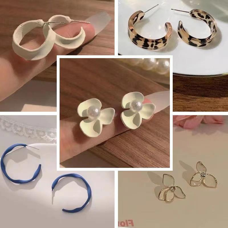 Khuyên tai nữ kiểu dáng xinh xắn hợp thời trang