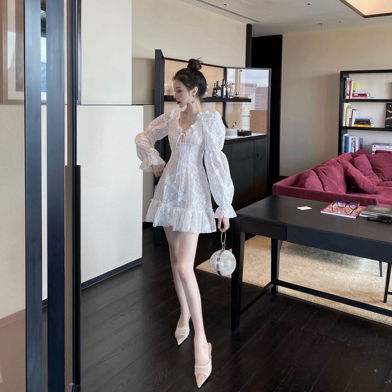 Đầm ren nữ tay dài cổ V phong cách Hàn Quốc thời trang | BigBuy360 - bigbuy360.vn