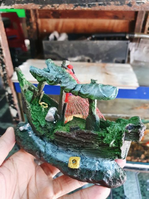 THUYỀN TRANG TRÍ HỒ CÁ NON BỘ 18x7x11cm