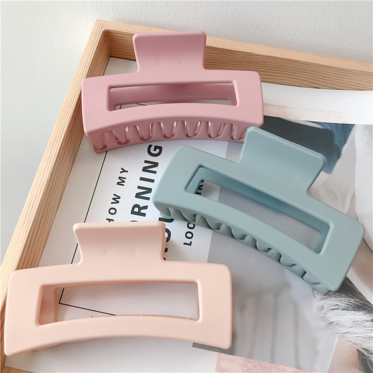 Gấp tóc, kẹp nữa tóc phía sau cho nữ màu nude hình vuông