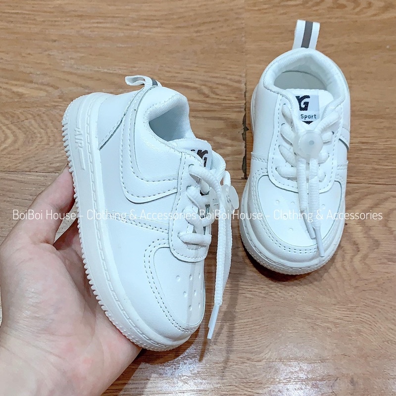 Giày thể thao trắng cho bé