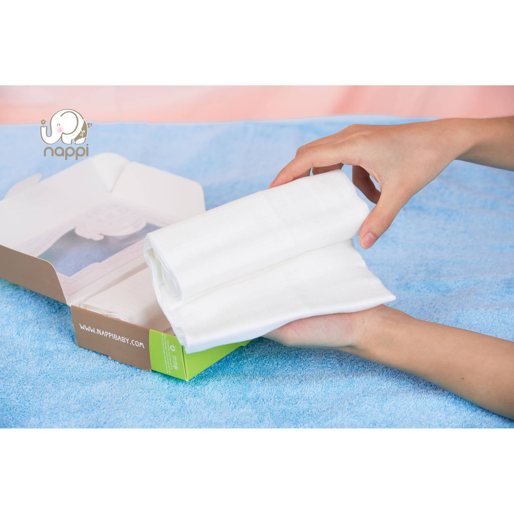 01 Hộp khăn sợi tre Nappi 77x77cm + 02 Gói gạc rơ lưỡi Moby